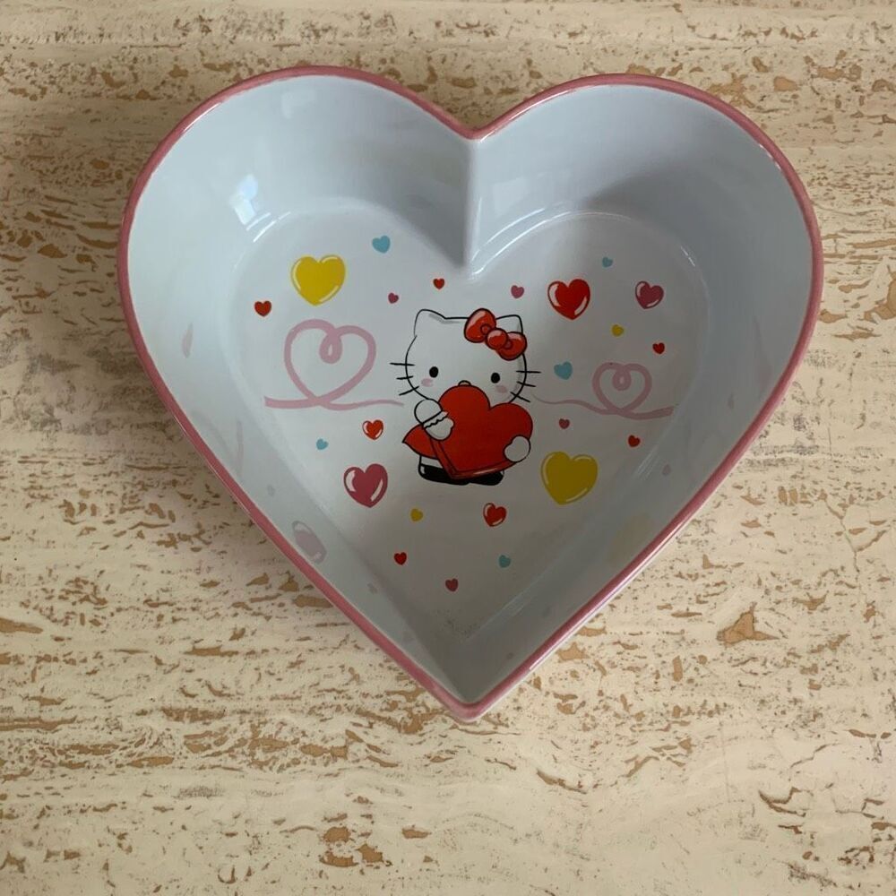 NWOT Hello Kitty heart shaped Baking dish